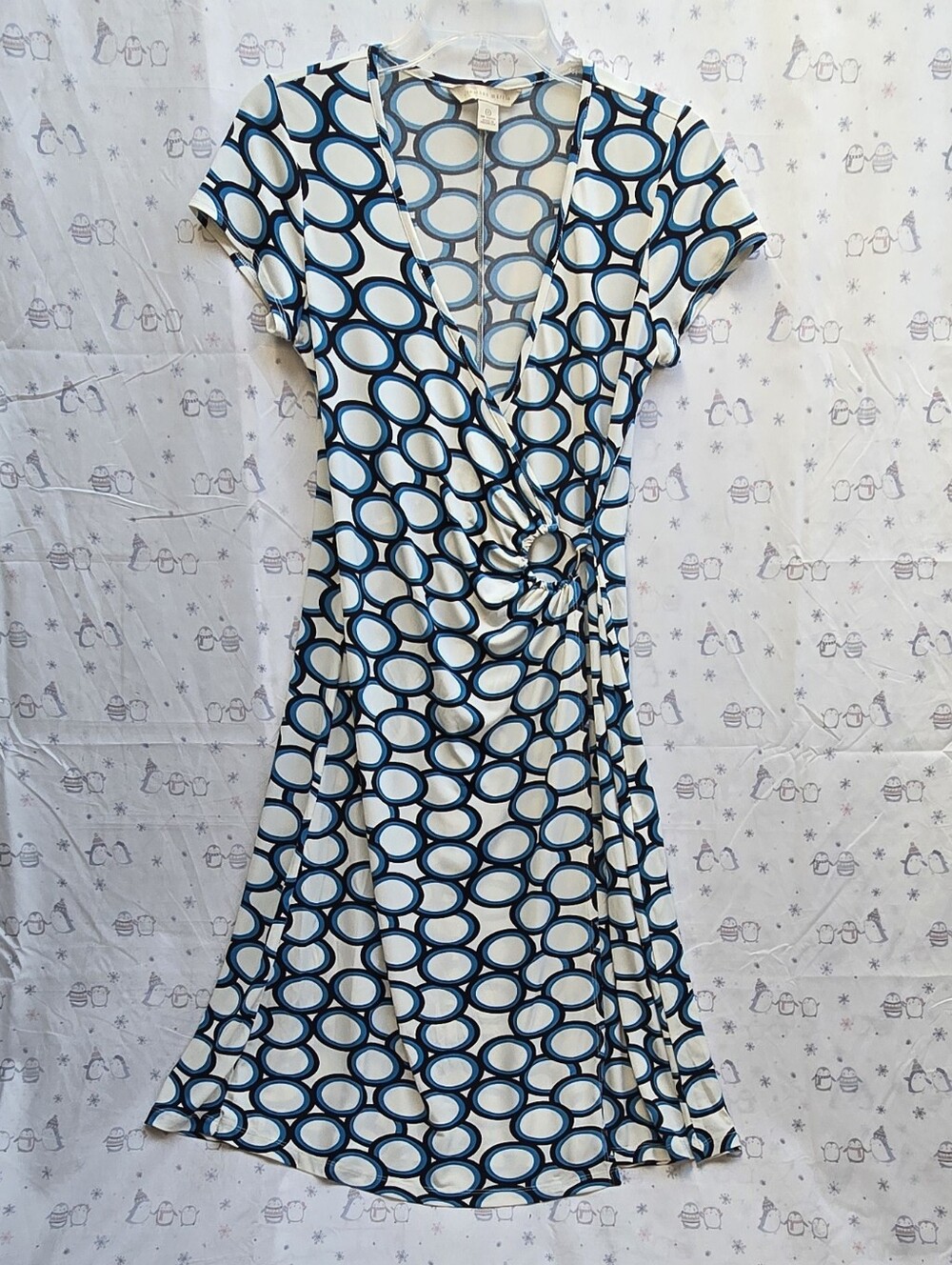 Jonathan Matin Blue Geometric Print Wrap V Neck Midi Dress. Size 6